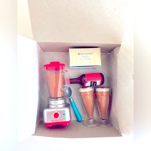 American Girl Truly Me Blender and Milkshake Set - Retired - Picture 3 of 6